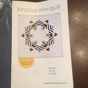 NWT Buzzzz Mini Quilt